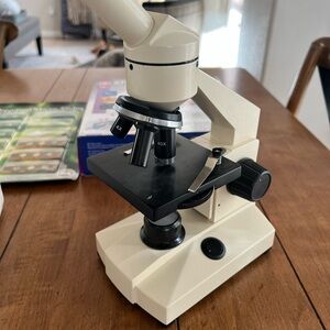 Microscope